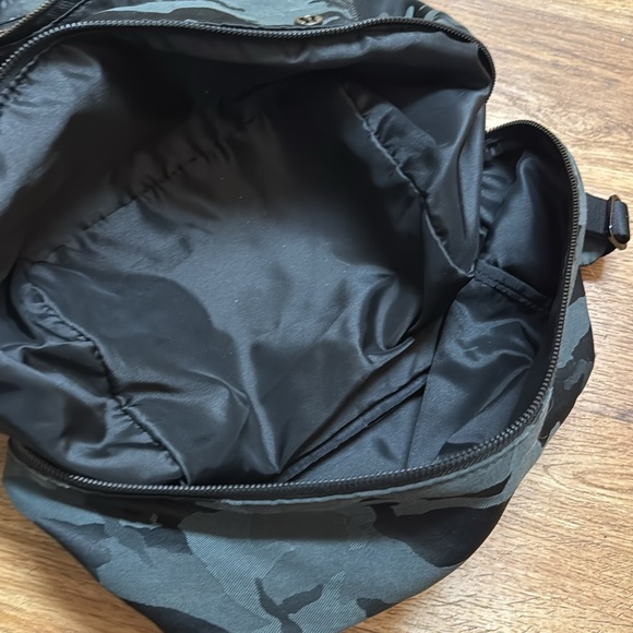 Lululemon City Adventurer (?) Backpack in Green Camo - Picture 3 of 7